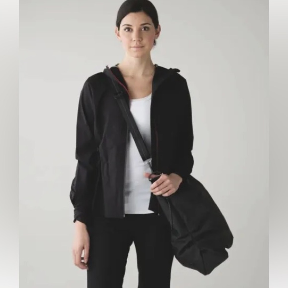 Lululemon Triumph ✨ Peacock Embossed Bag for SV Bay Club
